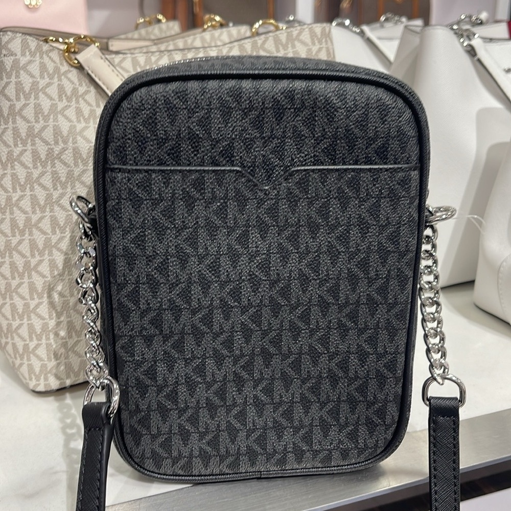 MICHAEL KORS Jet Set Travel Medium Logo Crossbody Flight Bag
Black
NWT - Picture 14 of 16